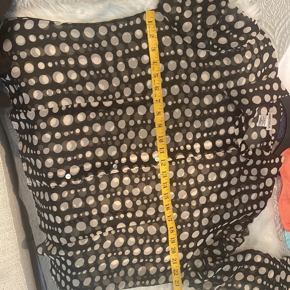 Like new Women’s Nicola sz XL polkadot button down three-quarter sleeve top - Picture 5 of 6
